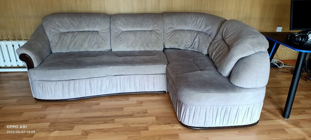 Продам диван угловой.