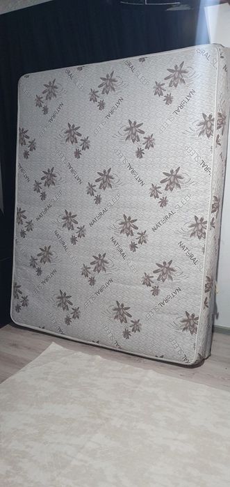 Матрак за спалня
В отлично състояние  

Размер 160/200
Цена 90€
