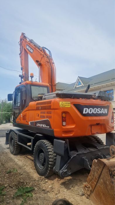 Предоставляем услуги колесный экскаватора