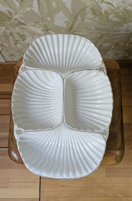 Подставка для фруктов.Конфетницы по 2 шт..Блюдо с 4мя отделениями..Нов