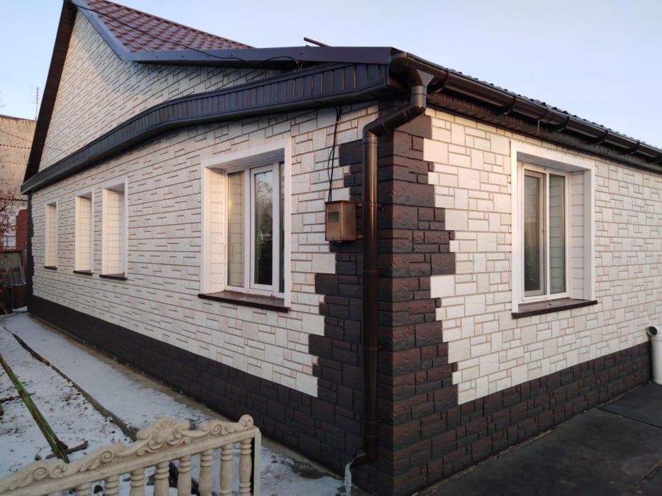 Сайдинг, панели, металлочерепица, профлист, кирпич, утеплитель.