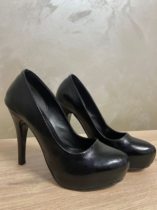 Дамски елегантни черни обувки