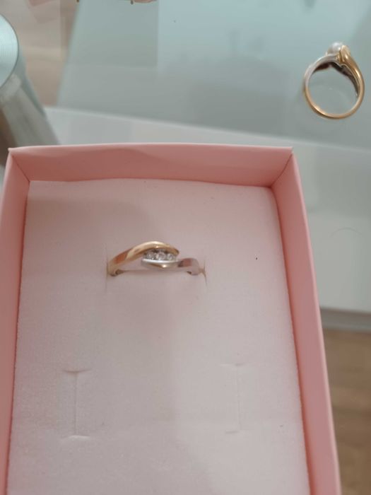 Златен пръстен с диаманти 0.3 карата