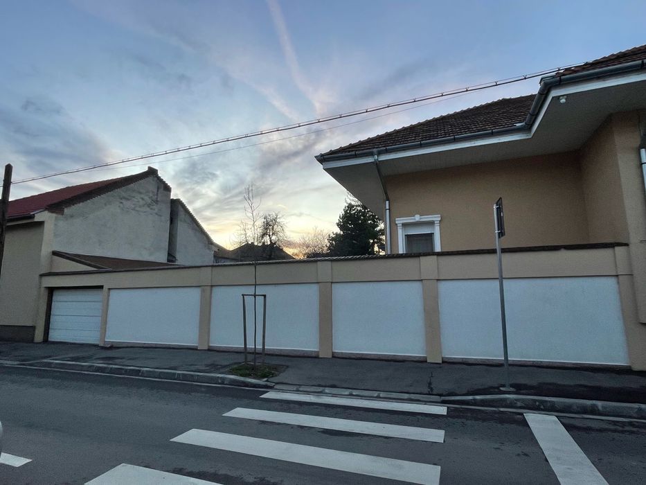 Vand casa centrala Oradea cu 5 cam. si garaj 2 auto