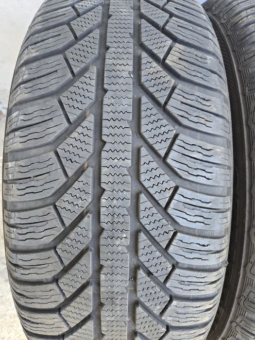 2 бр. Зимни гуми 215.60.17.