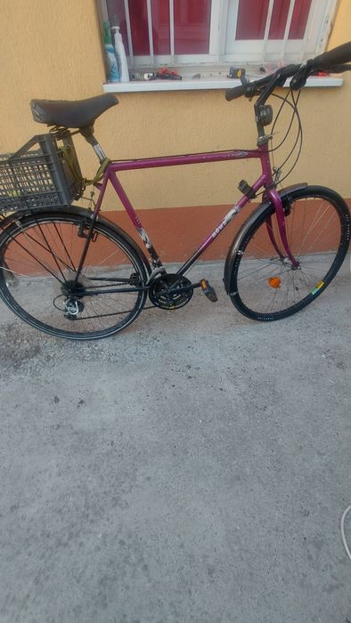 Vand biciclete 1 barbateasca si 1 de dama