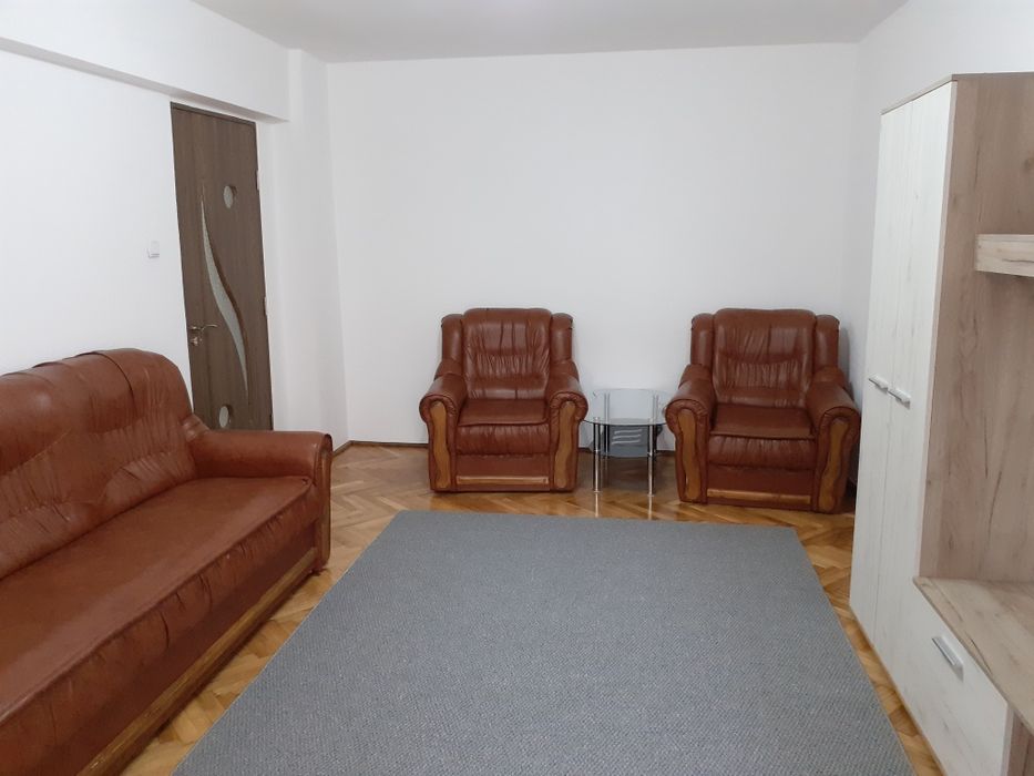 Închiriez apartament