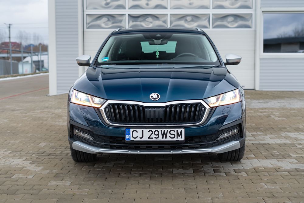 Skoda Octavia-Scout-2023-Automata-ACC-4x4-HUD-Camera-Lane assist-TVA