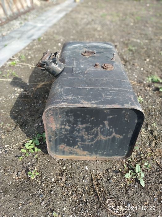 Бак топливный продам