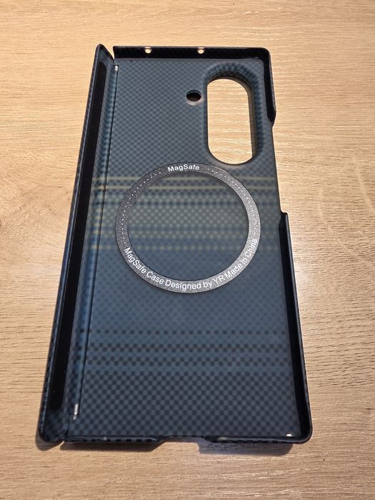 Продам чехол z fold 7