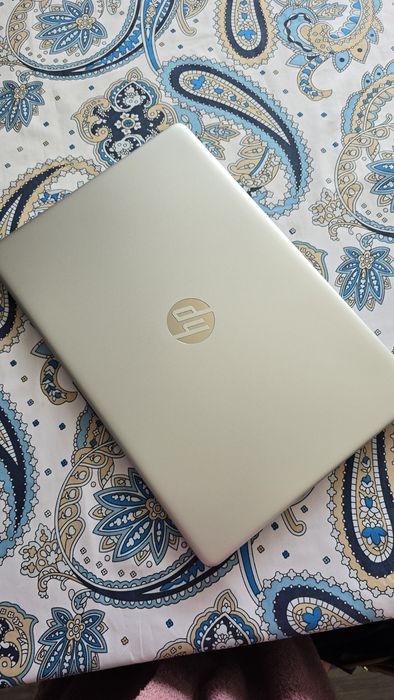 Лаптоп hp , в много добро състояние  , много малко ползван