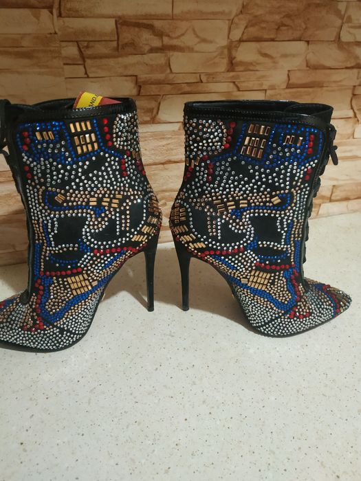 Предлагам дамски боти на Sergio Rossi