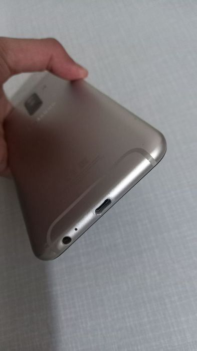 Samsung galaxy a6+ srochna