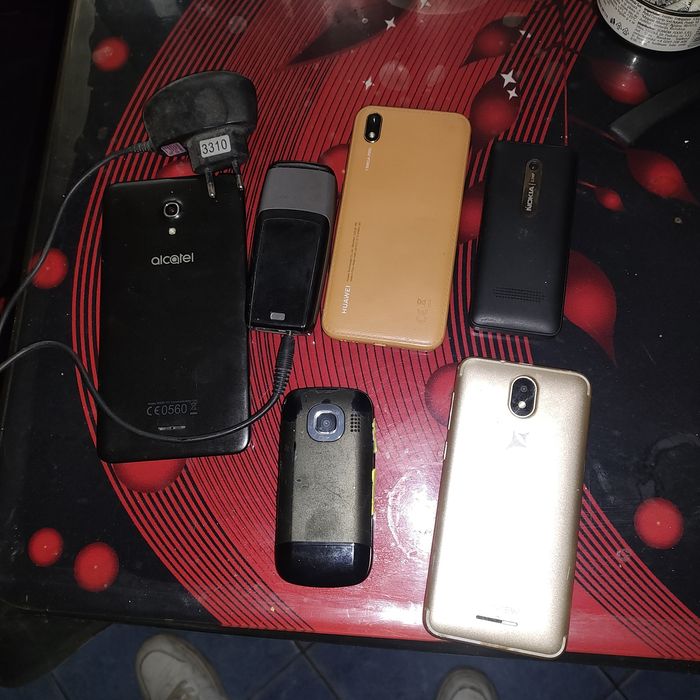 Telefoane pentru piese