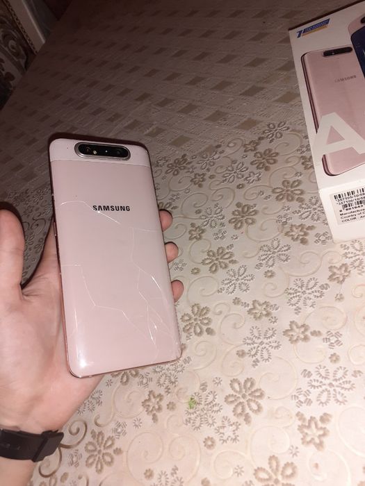 Срочно продаю телефон Samsung A80
