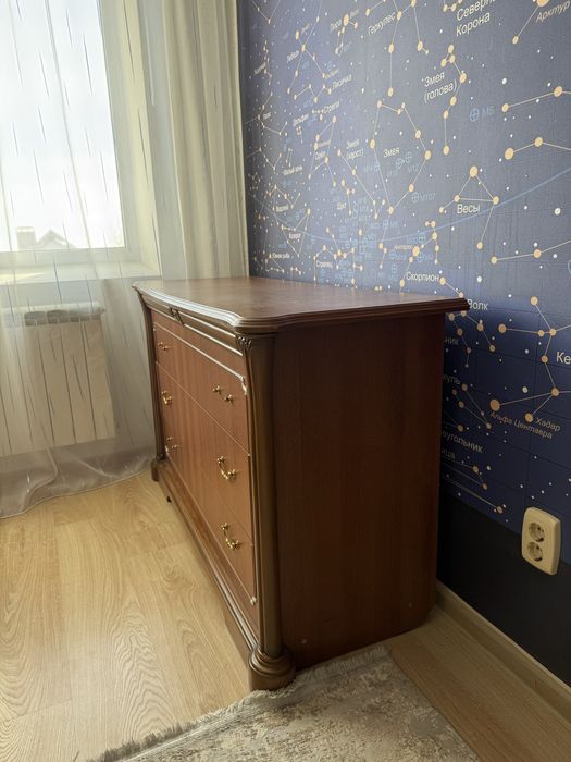 Деревянный комод