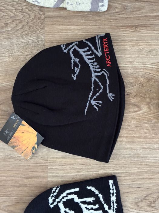 Beanies, 6 available, 95 lei/piece