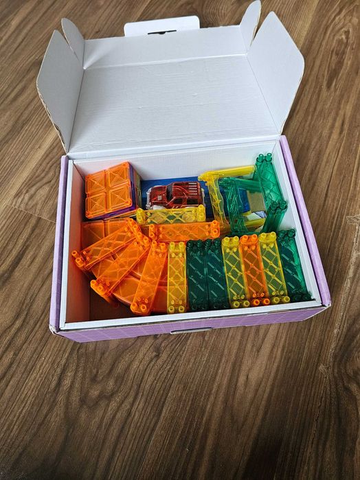 Магнитен конструктор - Магнитна писта със светеща количка, 52бр. части