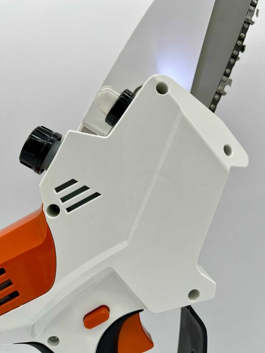 Aкумулаторна резачка с функция за смазване на веригата