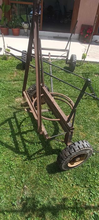 Метална КАРУЦА с бандажни гуми