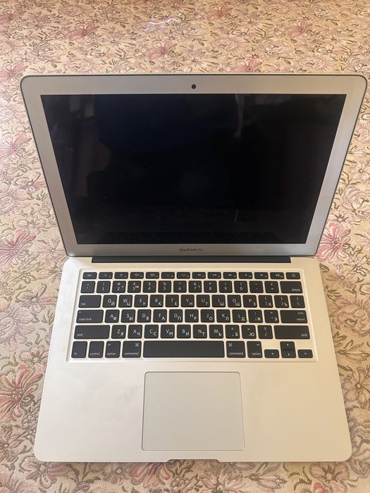 Macbook air a1466, состояние очень хорошее, батарея новая 56 циклов