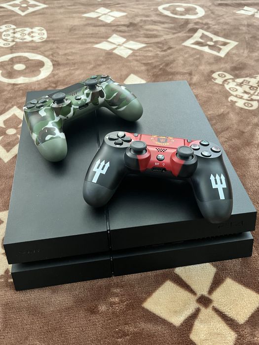 Продам PlayStation 4