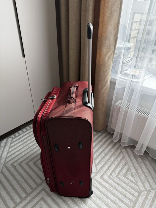 Продам чемодан большой!