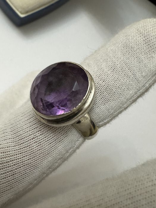 Inel din argint masiv cu ametist natural, mare.