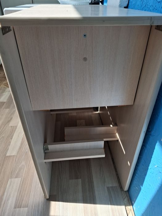 Продам стол напольный