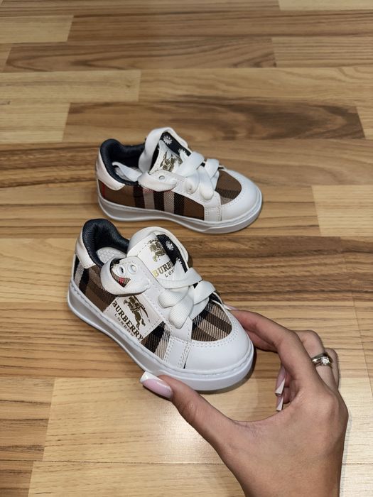 Adidasi Burberry copii 23 marimea unisex noi