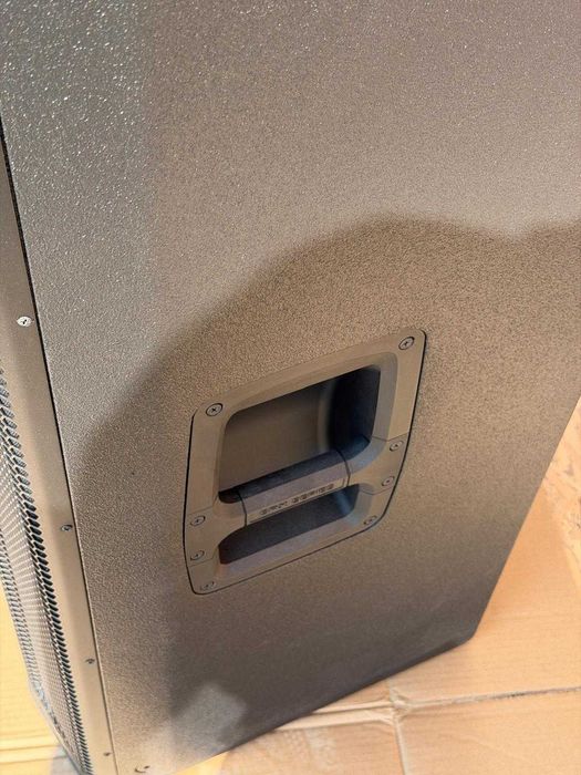 JBL SRX835P boxa activa pe 3 cai