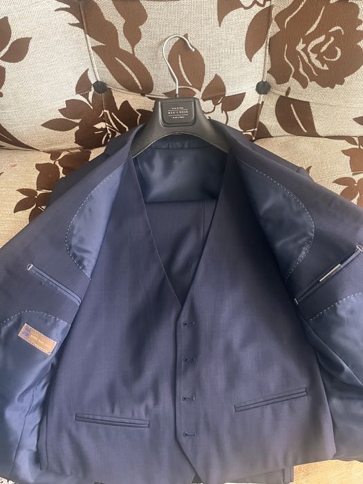 Костюм тройка