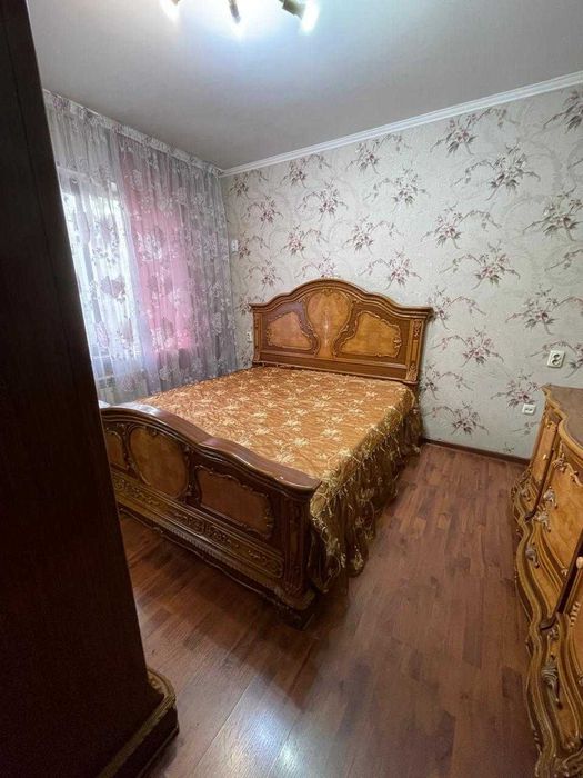 Кровать двуспальная 2м*1,8м