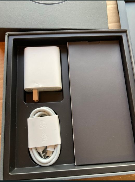 Vivo X Fold 5, 12/256 GB- чисто нов