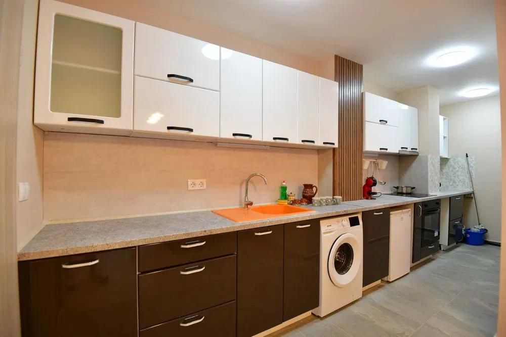 Дава се под наем Двустаен апартамент в Пловдив, Център - 75 кв.м за 500 € - Снимка #4