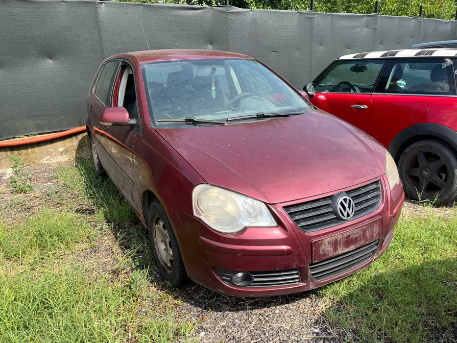 Dezmembrez VW Volkswagen Polo 9N facelift 1,4 benzina visiniu 2007