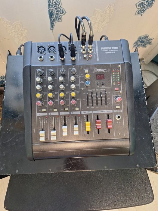 Vând boxe cu statie