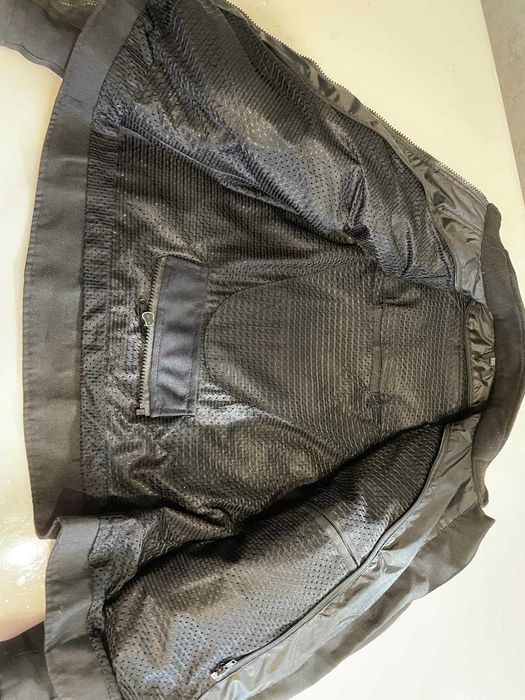 Vind doua geci moto de dama si o pereche de blugi moto dama