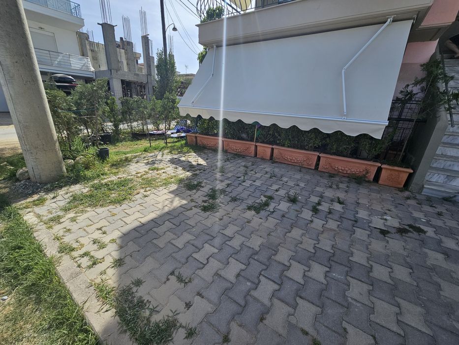 Паралия Офринио ТРИСТАЕН апартамент с две тераси и двор .