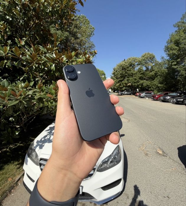iPhone 16, 128GB, Черен – Отлично състояние, на 1 година