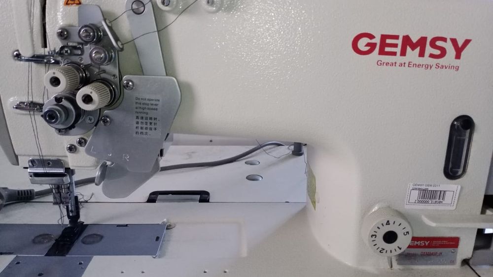 Продам двухигольную швейную машинку