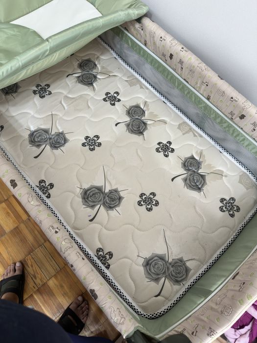 Детская кроватка/манеж с матрасом