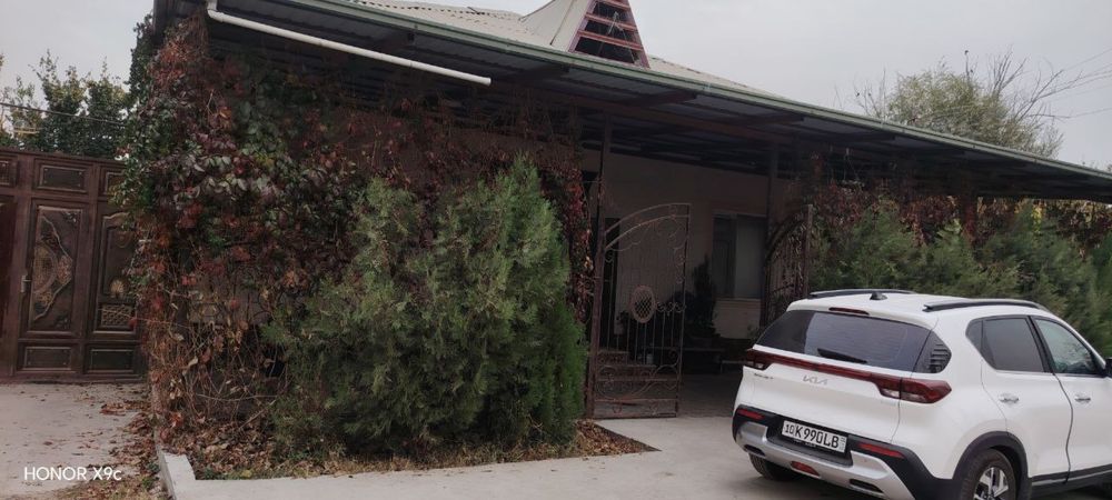 Arendaga xovli Food city bozor oldidan