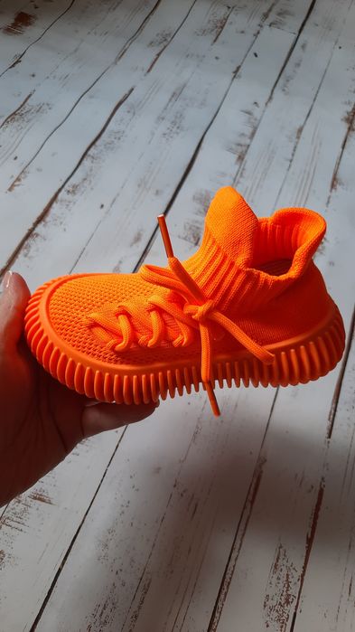 Обувь на детей новая.