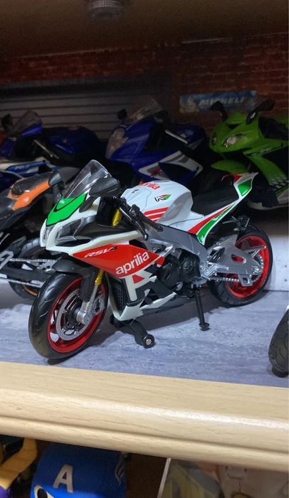 Machete moto Maisto 1:12 (18 cm)