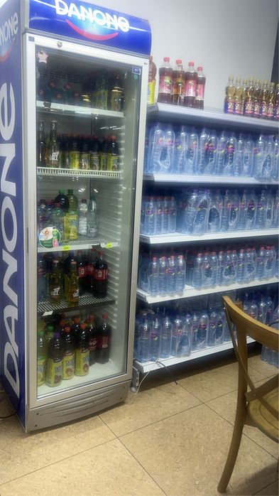 Прдаеться столы и стулья