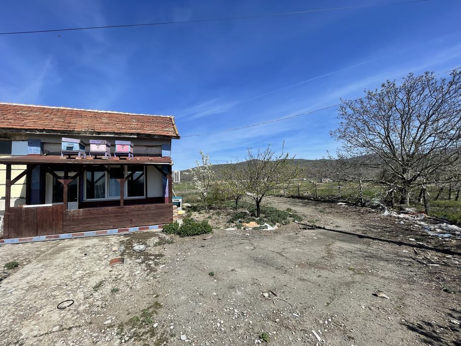 Дава се под наем Склад в с. Гюльовца, Област Бургас - 2485 кв.м за 95000 € - Снимка #2