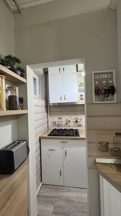 Apartament 3 camere, etaj 2, strada Eroilor