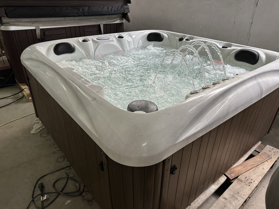 Джакузи градинско 5 места ,  86 джета покривало 2 метра