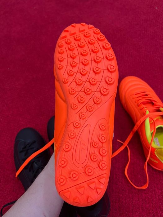 Продам футбольны бутсы